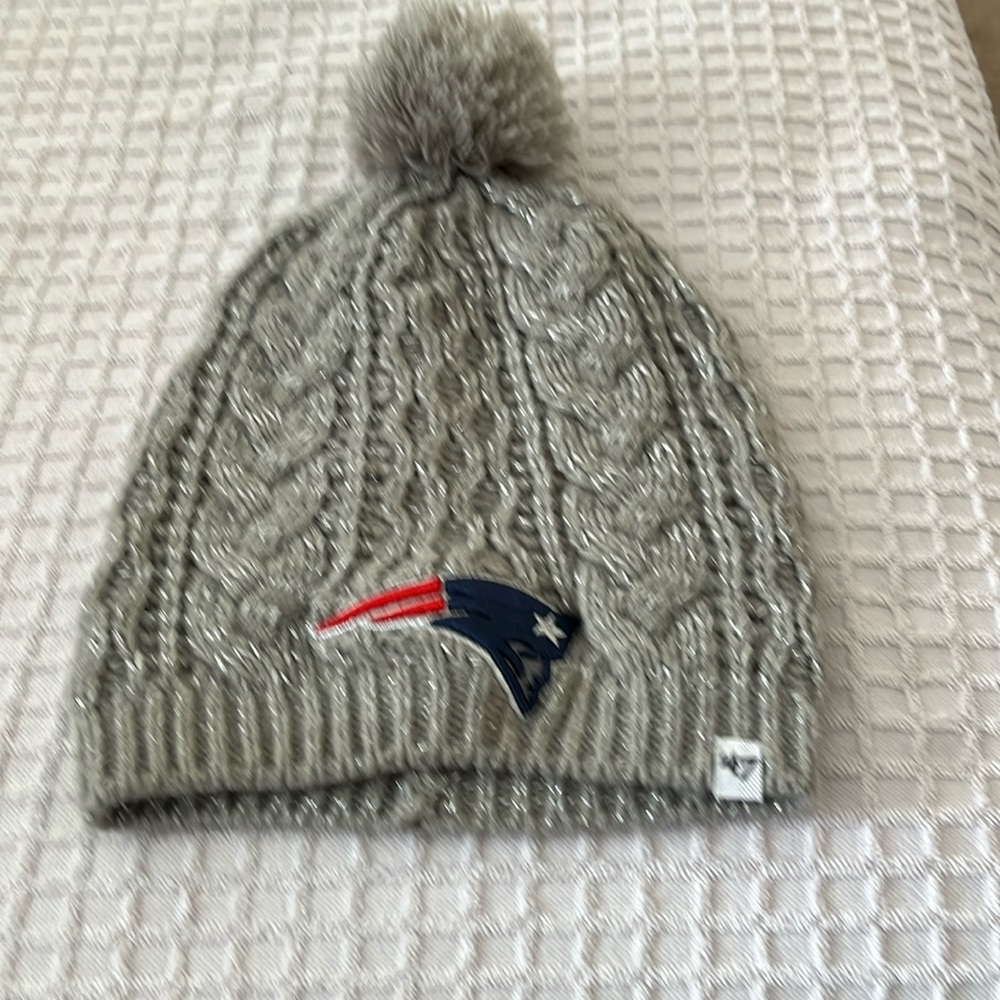 Patriots winter hat grey and silver with Pom Pom on top.